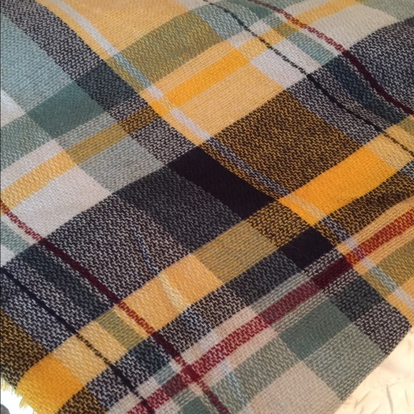 Awesome blanket scarf! New! - Picture 3 of 3