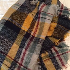 Awesome blanket scarf! New!