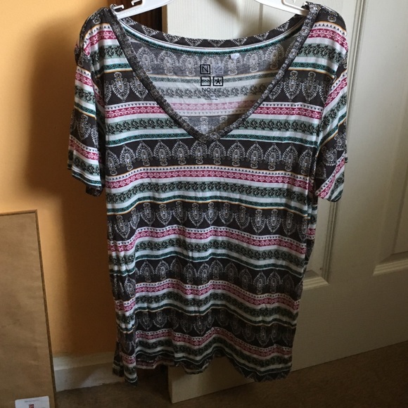 Nollie v-neck tshirt