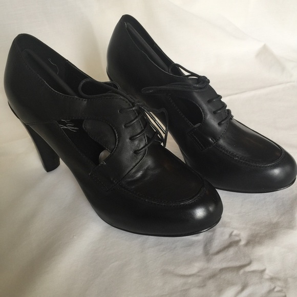 Envy leather lace up shoes. Sz 9