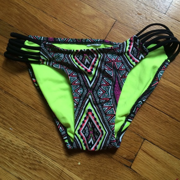 Small tribal bikini bottoms - Picture 1 of 2