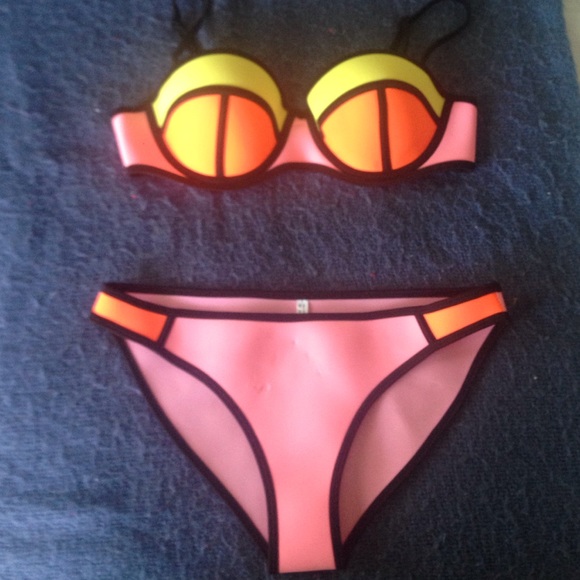 Summery Neoprene Color-block Swimsuit🐬