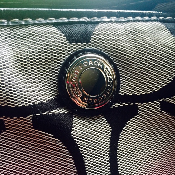 SOLD Authentic COACH Carryall Tote ~ 🎉 - Picture 2 of 4