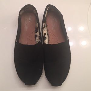 Black Canvas Toms
