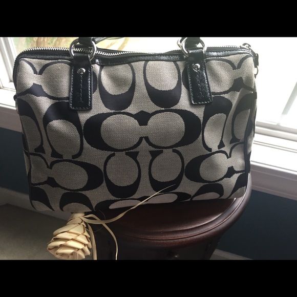 SOLD Authentic COACH Handbag ~ 🌟 - Picture 2 of 4