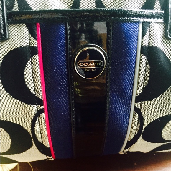 SOLD Authentic COACH Handbag ~ 🌟 - Picture 3 of 4
