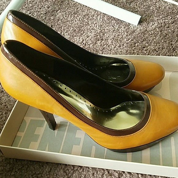 BCBG heels 9.5❤️💚💛