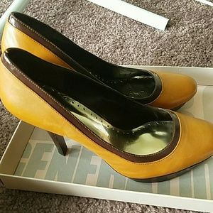 BCBG heels 9.5❤️💚💛