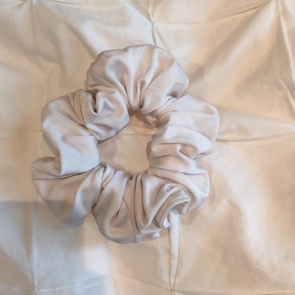 🌈American apparel white scrunchie