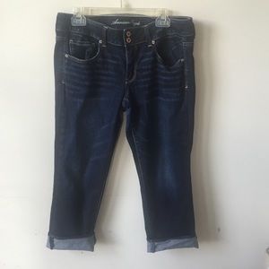 American Eagle dark washed Capri jeans.