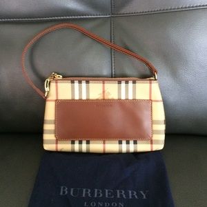 ⚡️Just Reduced⚡️Authentic Burberry Pochette