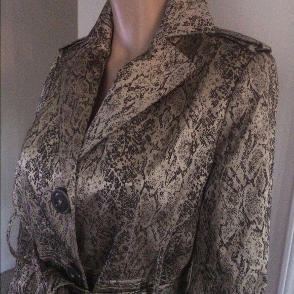 NEW Think Tank Jacket 🌺 - Picture 2 of 2