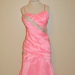 Pink prom forms pageant gown.