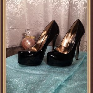 Steve Madden black/gold patent leather heels