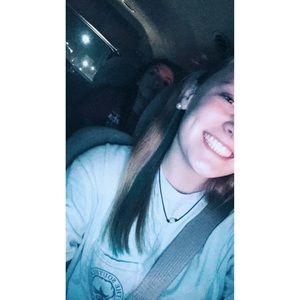 Meet your Posher, Chloe