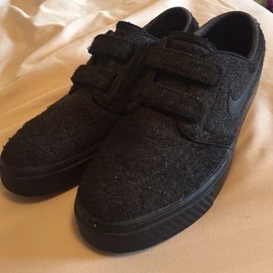 MENS nikes shoes size 9