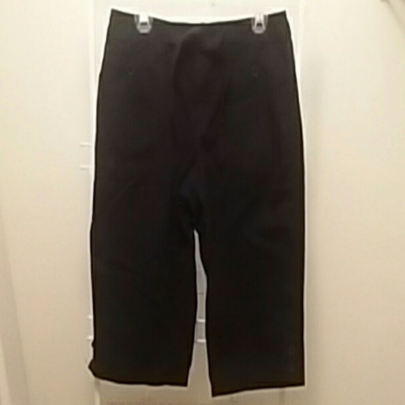 Black cotton capris