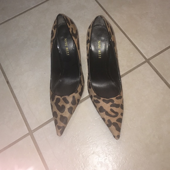 Nine West cheetah print pumps !!