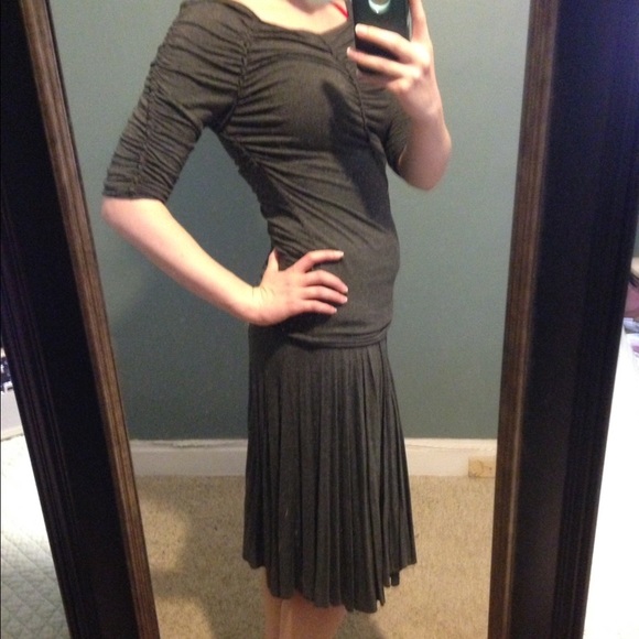 Two piece pretty pleated outfit - Picture 2 of 4