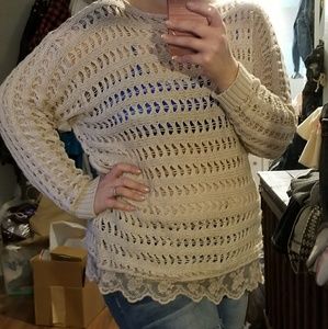 Open knit long sleeve sweeter with lace detail