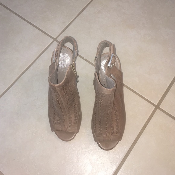 Vince carmuto taupe peep toe heels