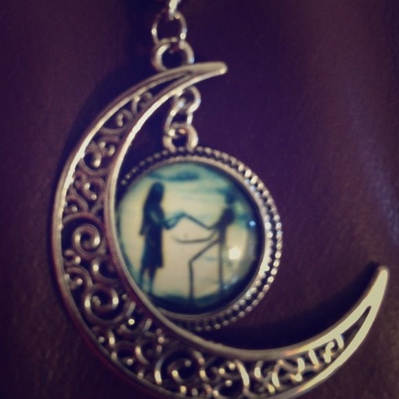 Nbc jack and sally necklace