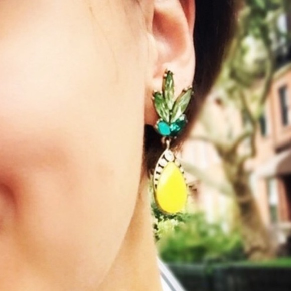 🆕 Statement Earrings - Picture 3 of 4