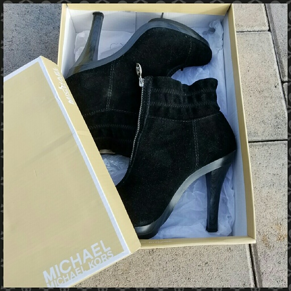 DONATED ~ Michael Kors ▪ Platform Booties - Picture 4 of 5