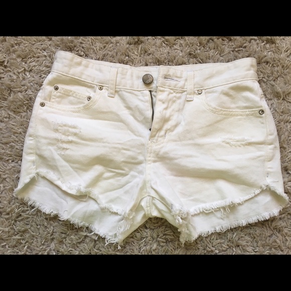 Free People White Denim Shorts size 25