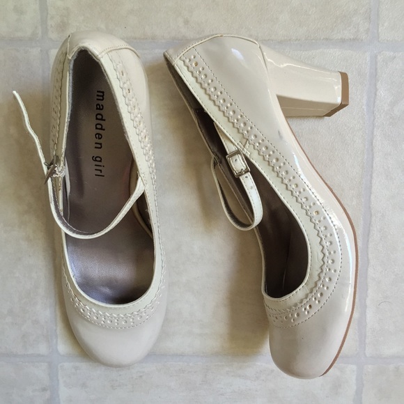 Cream Mary Jane pumps