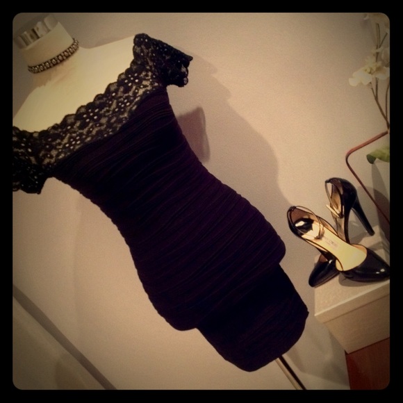 💋BNWOT💋Cold Shoulder BodyCon LBD