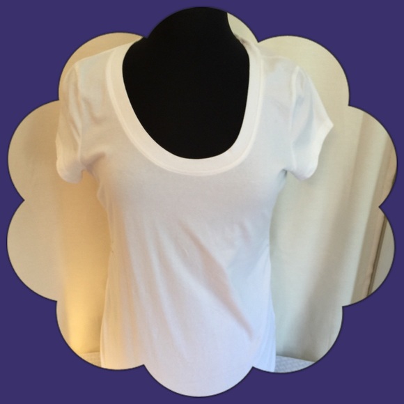 Kenneth Cole white tee☀️