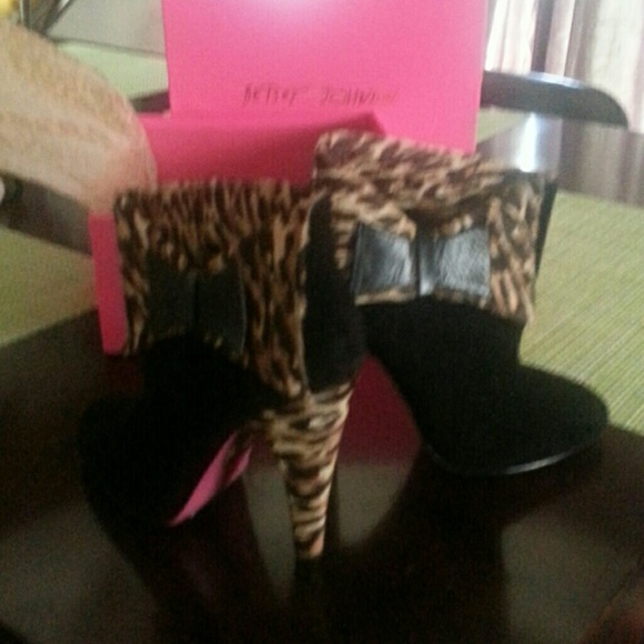 Betsey Johnson Booties - Picture 2 of 2