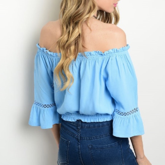 🚫sold out🚫30% off bundles✨Blue crop top - Picture 2 of 3