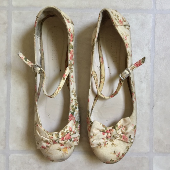 Floral Mary Jane bow flats