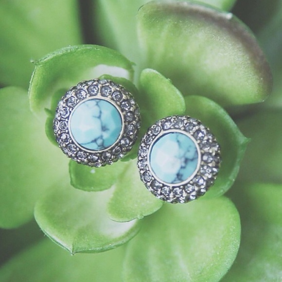 ⚠️ FLASHSALE 🆕 Statement Earrings - Picture 2 of 4