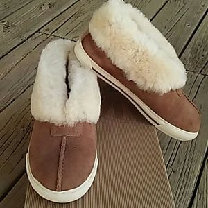 Ugg Lexi slipper Sz 6