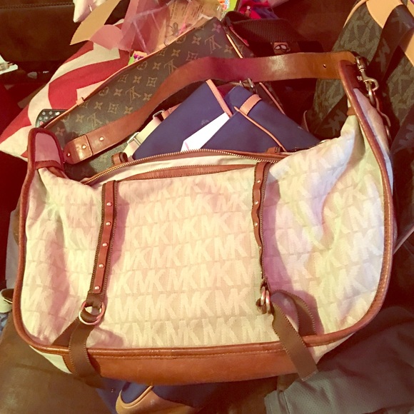 Authentic Michael kors purse.