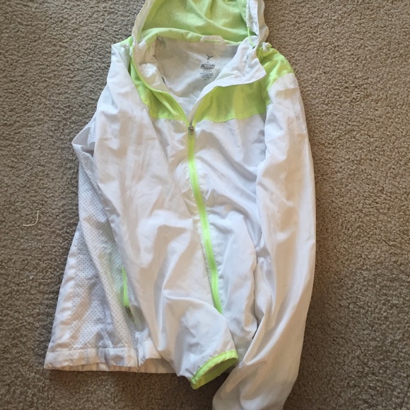 Old navy active jacket - Picture 2 of 4