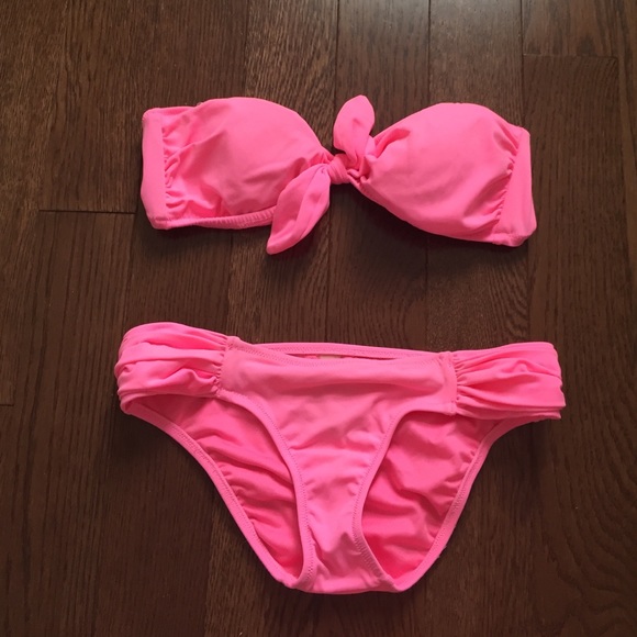 Pink Victoria's Secret bikini - Picture 1 of 4