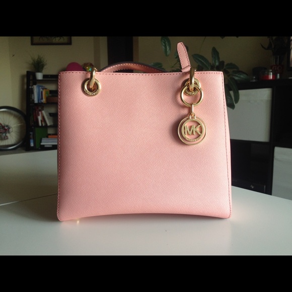 Pink Micheal Kors purse
