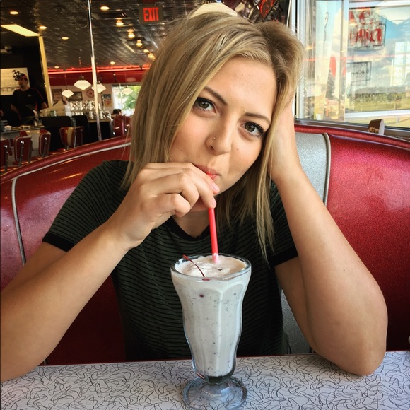 Meet your Posher, Hannah - Picture 3 of 3