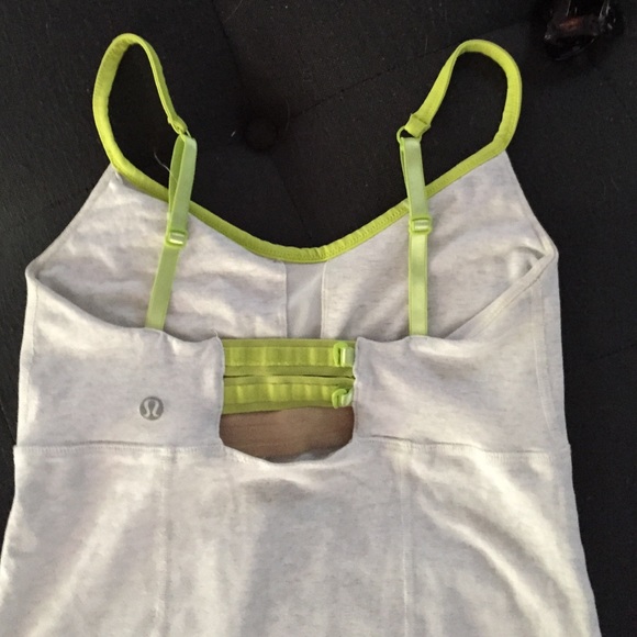 Lululemon Yoga Tank Size 4 but Fits 2