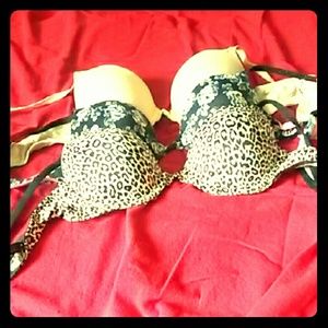 3 Victoria's Secret PINK Bras *BUNDLE FOR DYLANNNN