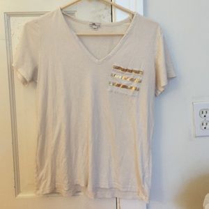 Gap tee with gold striped pocket