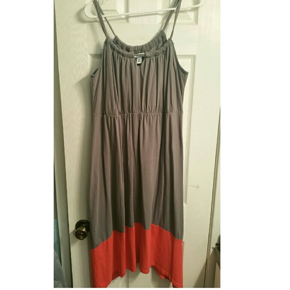Jersey knit dress with color block accent