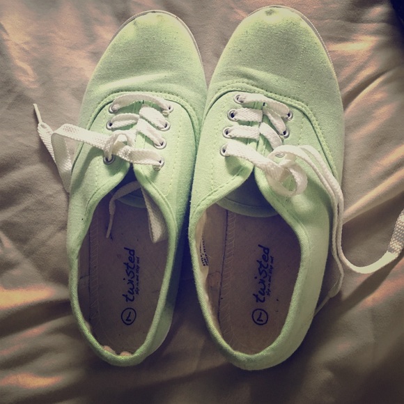 Little mint green shoes!