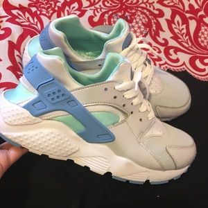 White blue teal Nike Huraches