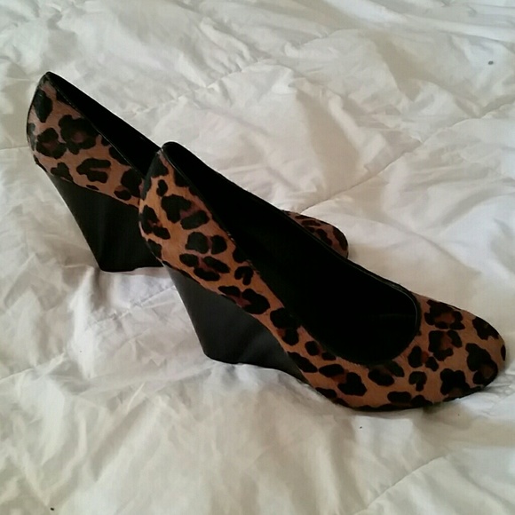 Brown leopard print wedge shoe