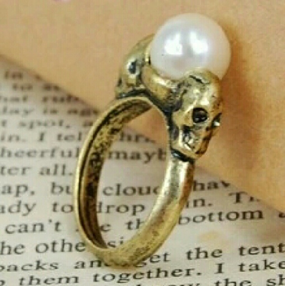 Vintage Skull Pearl Ring